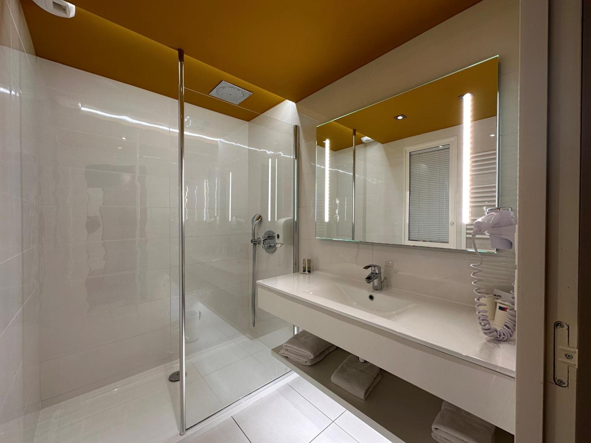 Brit Hotel & Spa Saint Brieuc Plérin Oda fotoğraf